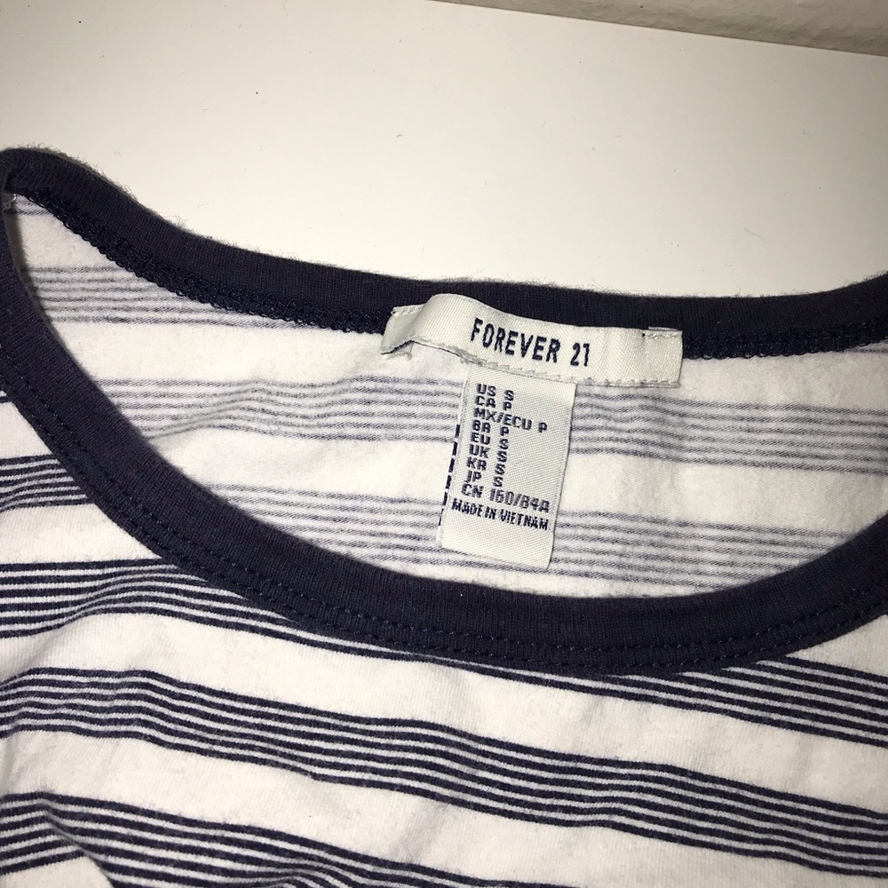 crop top t-shirt - Picture 2 of 2